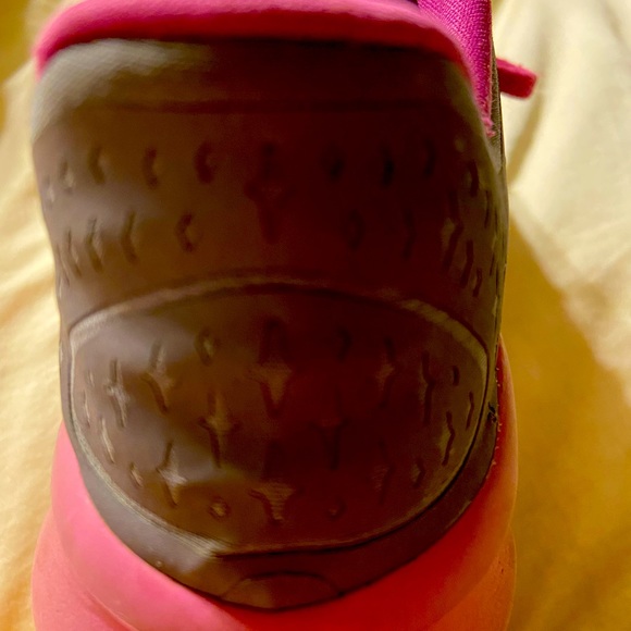 Nike Tennis Shoes-Size 5 EUC - Picture 5 of 6